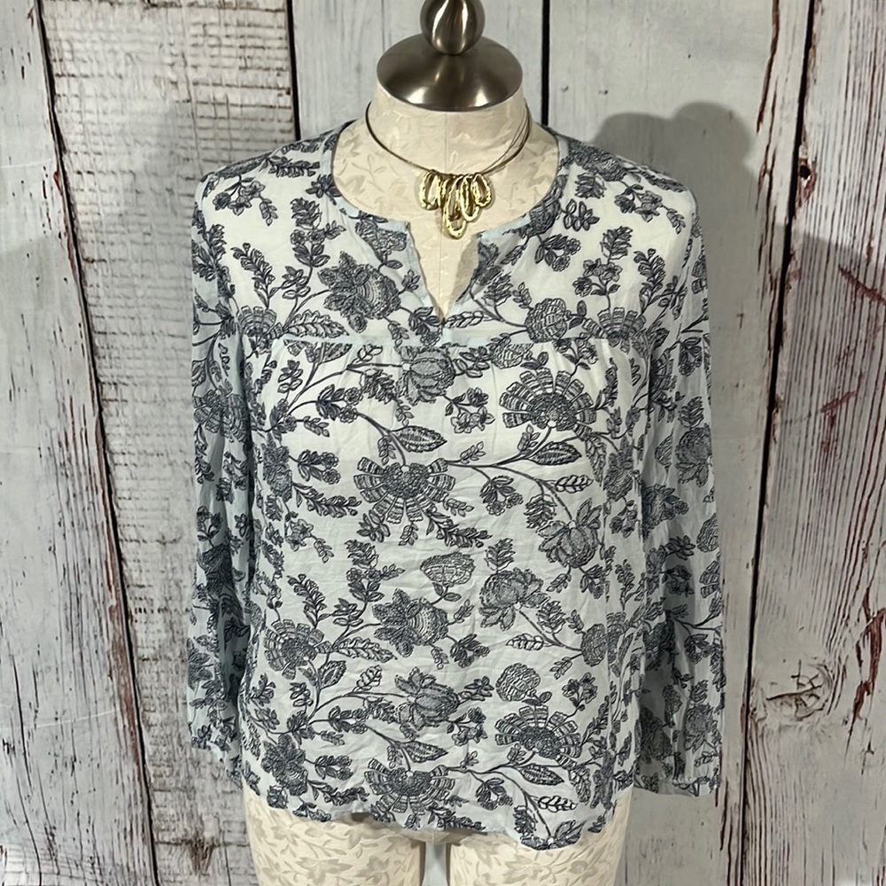 Gap floral long sleeve top size medium.